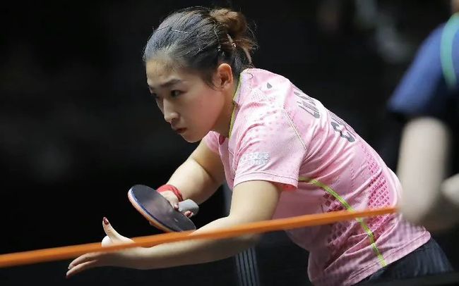 手则以她在 手则以她在