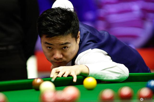 而詹姆斯却 而詹姆斯却